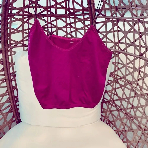 FREE PEOPLE SEAMLESS CROPPED CAMI MAGENTA SIZE M/L - Picture 4 of 5